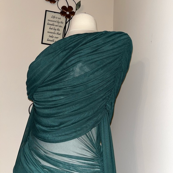 ASOS Emerald Long Sleeve Off-Shoulder Dress - Picture 6 of 11